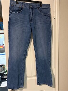 Lucky Brand Men's Boot Cut Jeans in Mid Blue